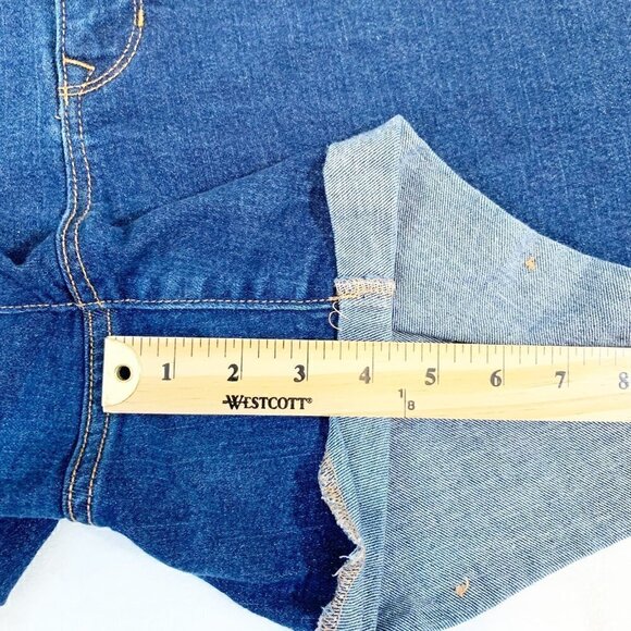 Old Navy Curvy dark wash dual button 4" denim jean shorts - Size 20 plus regular - Picture 8 of 9